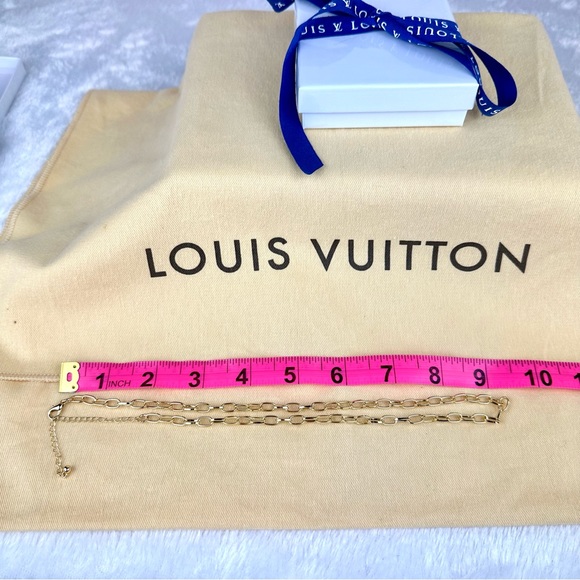 Louis Vuitton Vintage Lock 204 Necklace - Picture 7 of 7